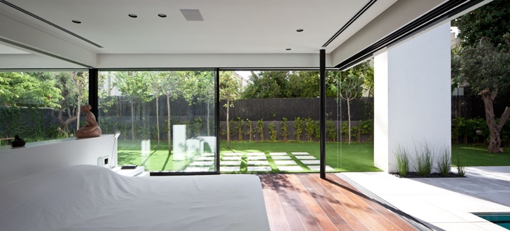 Bedroom in Modern Bauhaus Mansion In Israel 