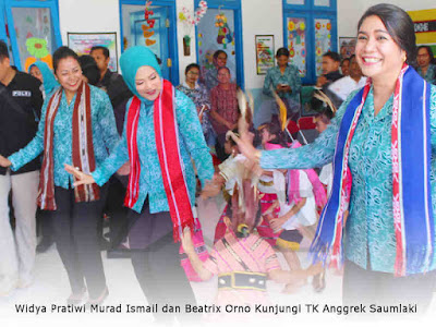 Widya Pratiwi Murad Ismail dan Beatrix Orno Kunjungi TK Anggrek Saumlaki