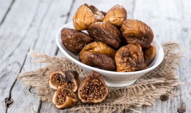 How to give dry figs to toddlers