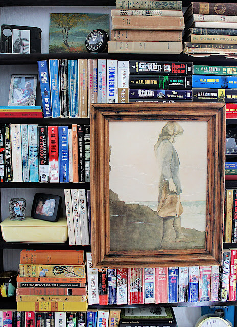 Vintage Litho Print Upcycle and Adding Art to Bookshelves