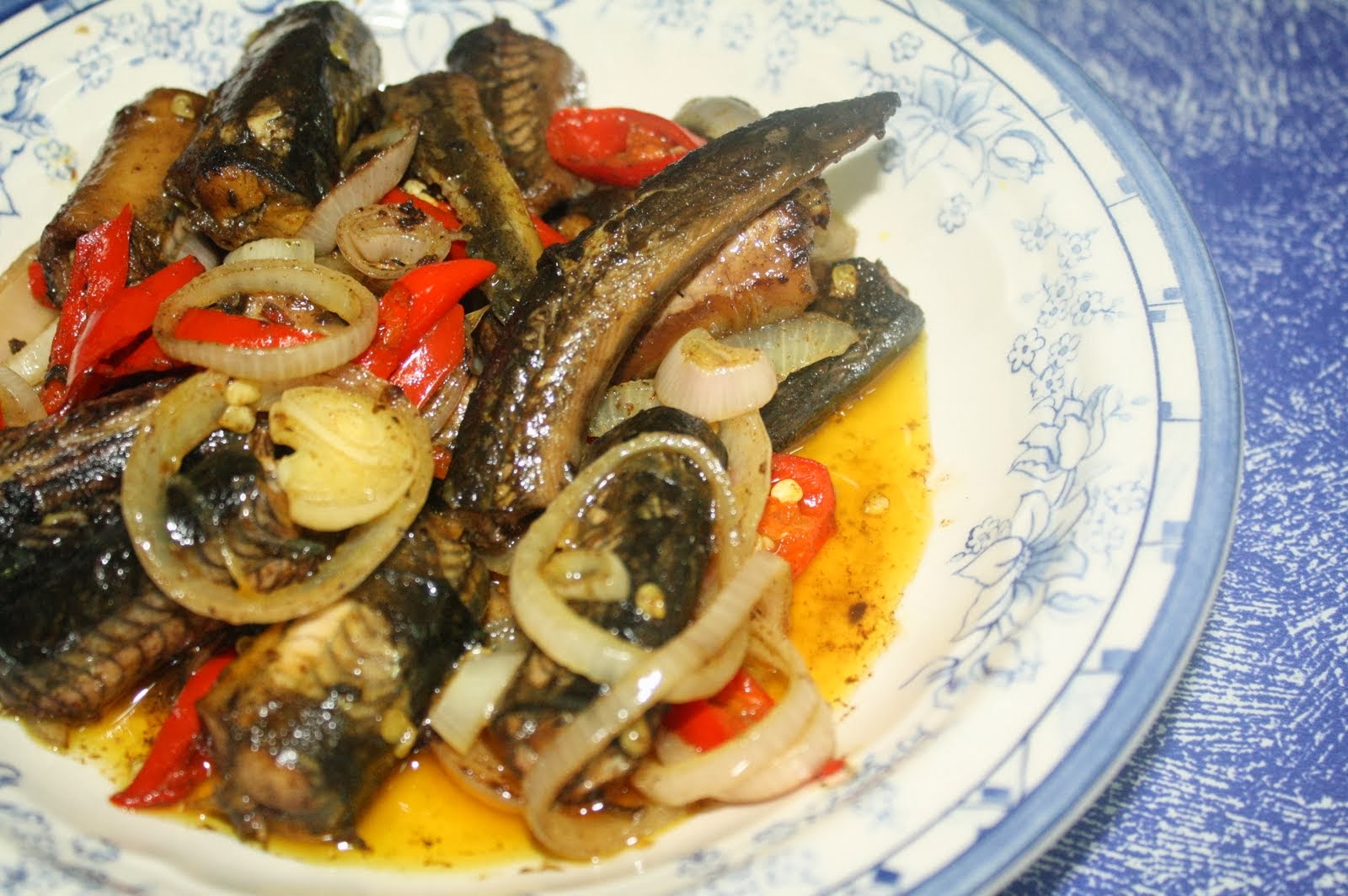 http://selongkar10.blogspot.com/2014/01/8-makanan-eksotik-di-malaysia-yang.html