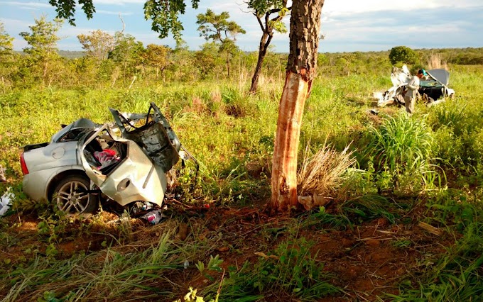 BAHIA: Carro com quatro pessoas da mesma família bate em árvore e parte ao meio no Oeste do Estado; Mãe e filhos morrem.