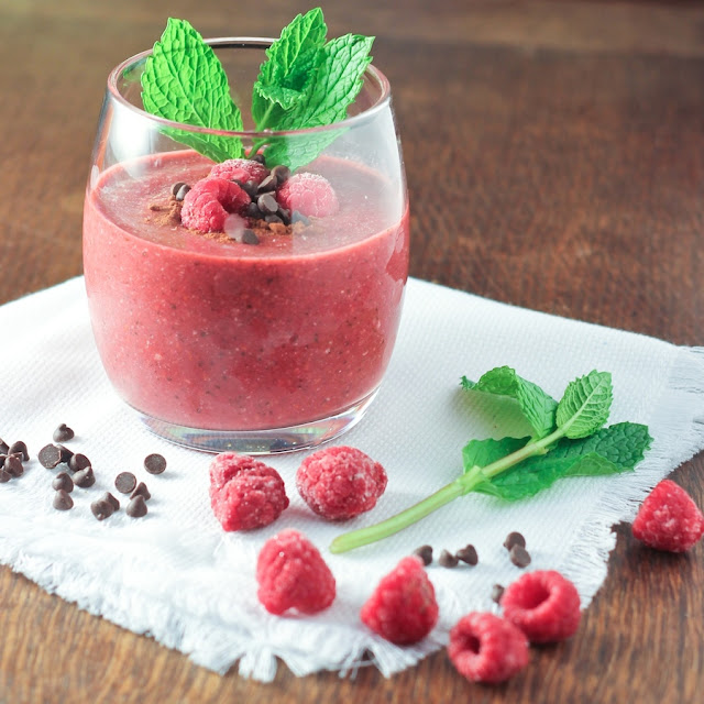 Raspberry mint smoothie