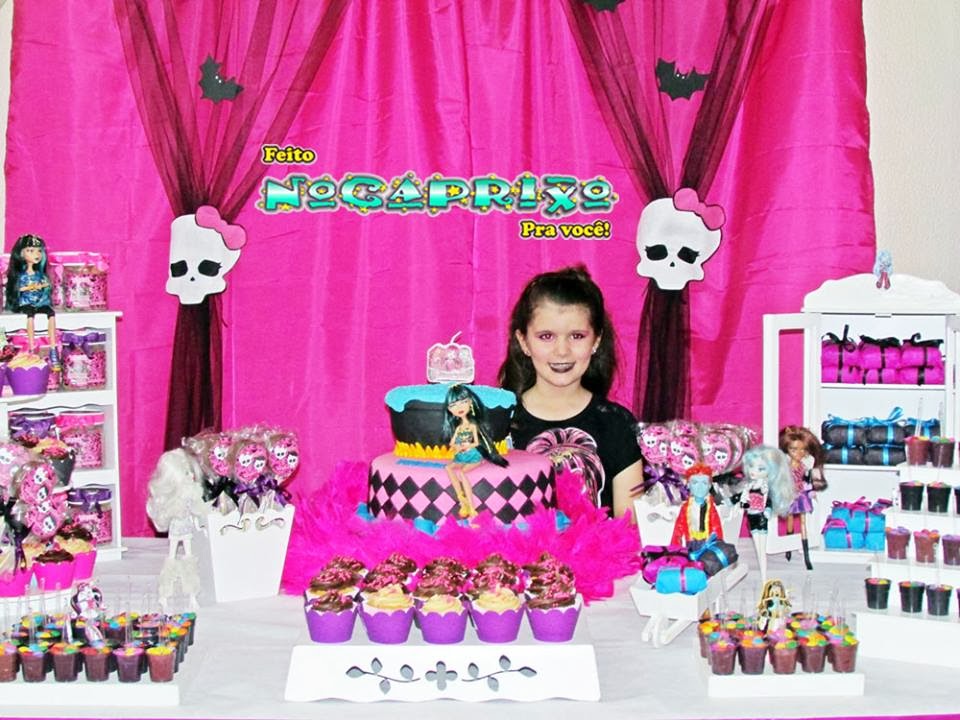 Mesa Guloseimas - Monster High