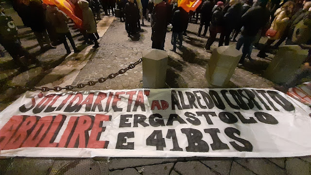 Striscione in solidarietà ad Alfredo Cospito