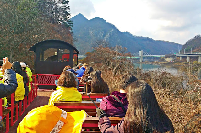 scenic train to bring us to Gangchon station. | www.meheartseoul.blogspot.com 