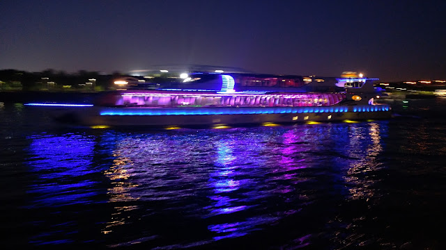 Tour Along the Moskva River at night