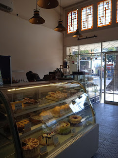 Momo coffee and bakery kajoetangan