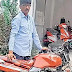 आजमगढ़ का तीसरी पास 'इंजीनियर' कबाड़ से बना रहा ई-बाइक