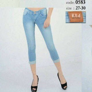 celana jeans pendek, celana jeans pendek wanita, celana jeans premium, celana jeans murah, grosir celana jeans, celana jeans robek,