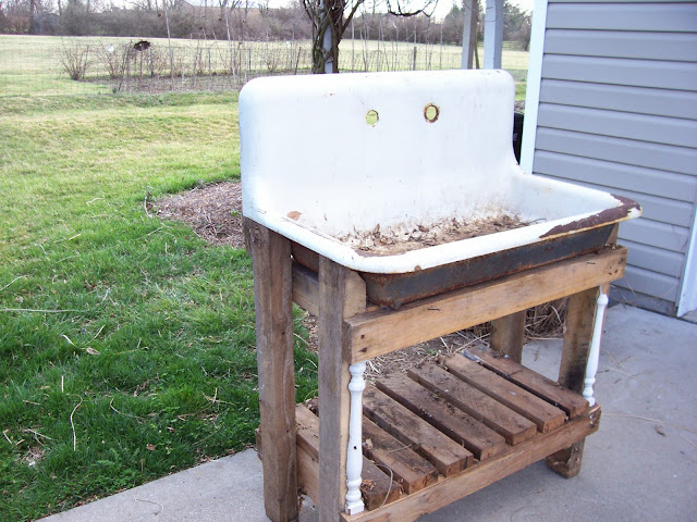 Sweet Vintage of Mine: RE-PURPOSED VINTAGE POTTING SINKS in the GARDEN