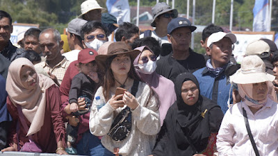 Penonton dari Luar Kota Ramaikan Pacu Kuda Alek Nagari Pabasko