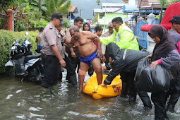 Hari Kedua, Polres Jayapura Kota Evakuasi Warga Dampak Banjir Di Waena