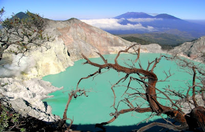 Kawah Ijen, Kawah Yang Bisa Melarutkan Tubuh Manusia, wisata gunung, kawah ijen jawa timur, keindahan kawah ijen banyuwangi bondowoso, 