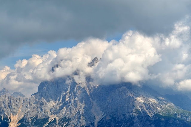 Alpes Dolomitas. Fotos desde el Museo Messner en Monte Rite. llegada de la tormenta. Vistas del Monte Antelao