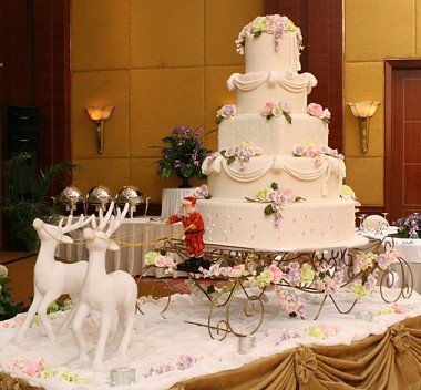 colorful wedding cakes with fountains