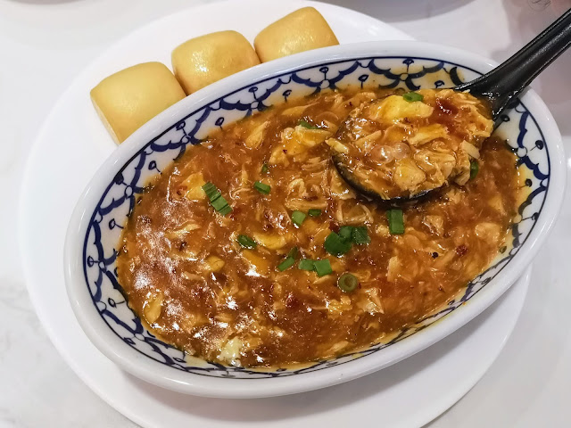 Singapore Chilli Crab Meat with Fried Mantou