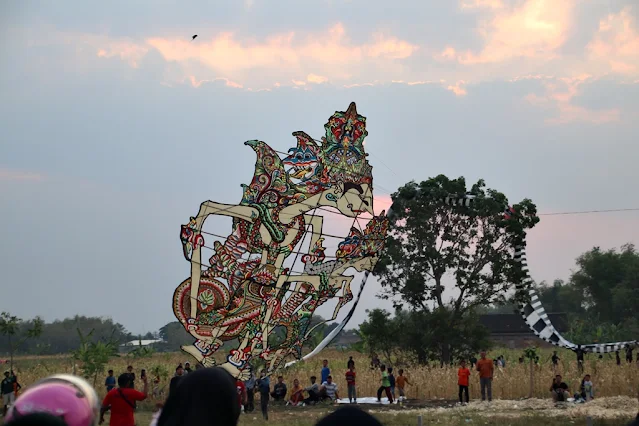 Layang-layang Arjuna Srikandi di Festival Layangan Hias Blora 2023