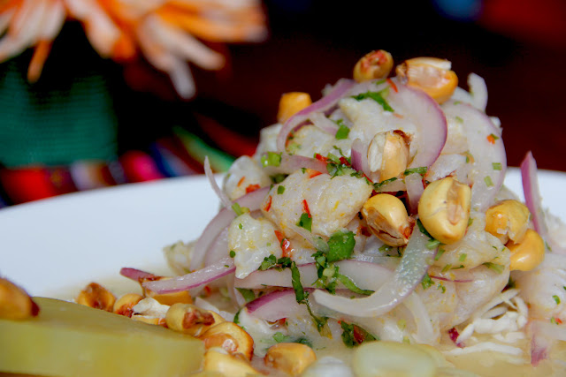 El ceviche peruano - plato preparado a base de pescado y limón