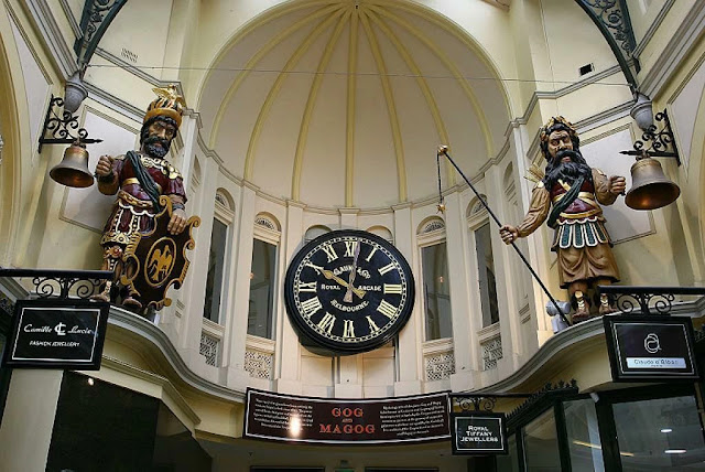 Gog y Magog en el Royal Arcade de Melbourne por John O'Neill