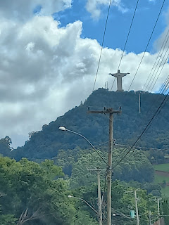 Cristo de Encantado en lo alto de la montaña