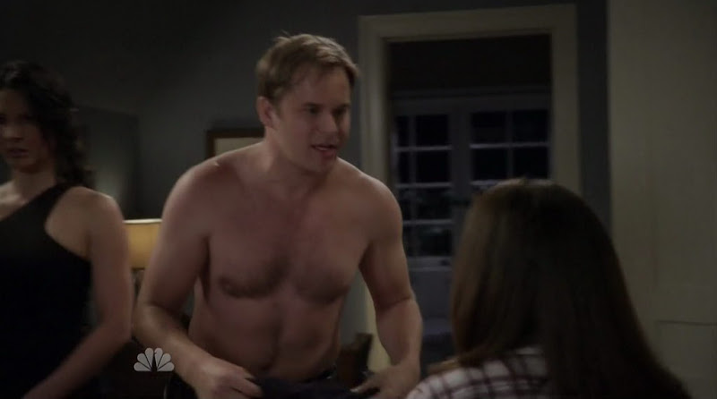 Kyle Bornheimer Shirtless on Perfect Couples s1e01