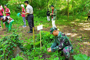 Koramil Gunungsari Kerahkan Personel Restorasi Lahan di Taman Alam Wisata BKSDA Desa Kerandangan