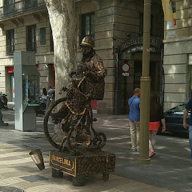 Bercuti ke Barcelona : Tempat Menarik  La Rambla 