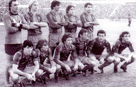 F. C. BARCELONA - Barcelona, España - Temporada 1981-82 - Artola, Schuster, Alexanco, Víctor y Olmo; Estella, Simonsen, Esteban, Quini, Morán y Pepito Ramos - REAL ZARAGOZA 2 (Amarilla, Pichi Alonso) F. C. BARCELONA 2 (Alexanco, Quini) - 15/11/1981 - Liga de 1ª División, jornada 11 - Zaragoza, estadio de La Romareda