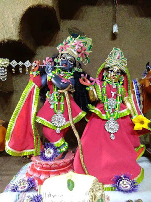 Radhe Krishna Idol Darshan