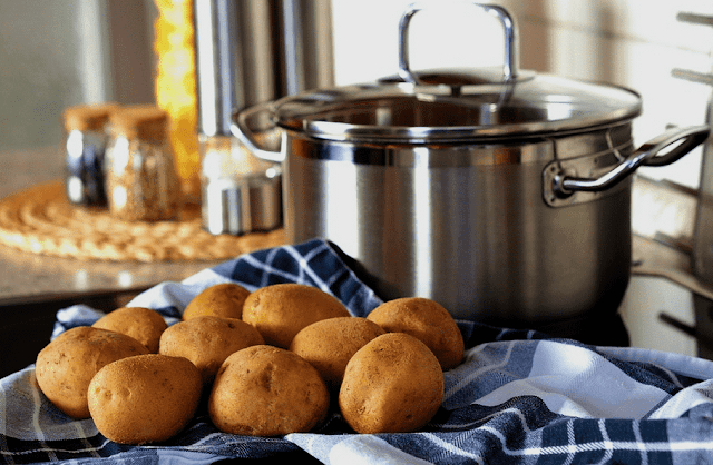 Cada uno de los compuestos químicos de los cuales se componen los alimentos es influido en mayor o menor medida por el calor y modificado en la composición.