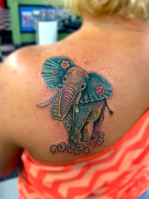 Tatuagens femininas de elefante 