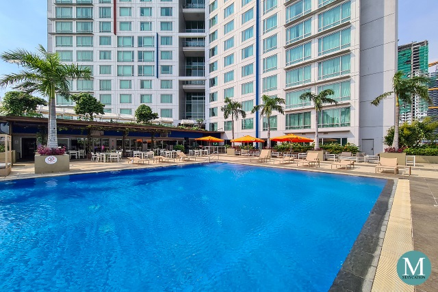 The 6th Pool Bar and Lounge at Novotel Manila Araneta City