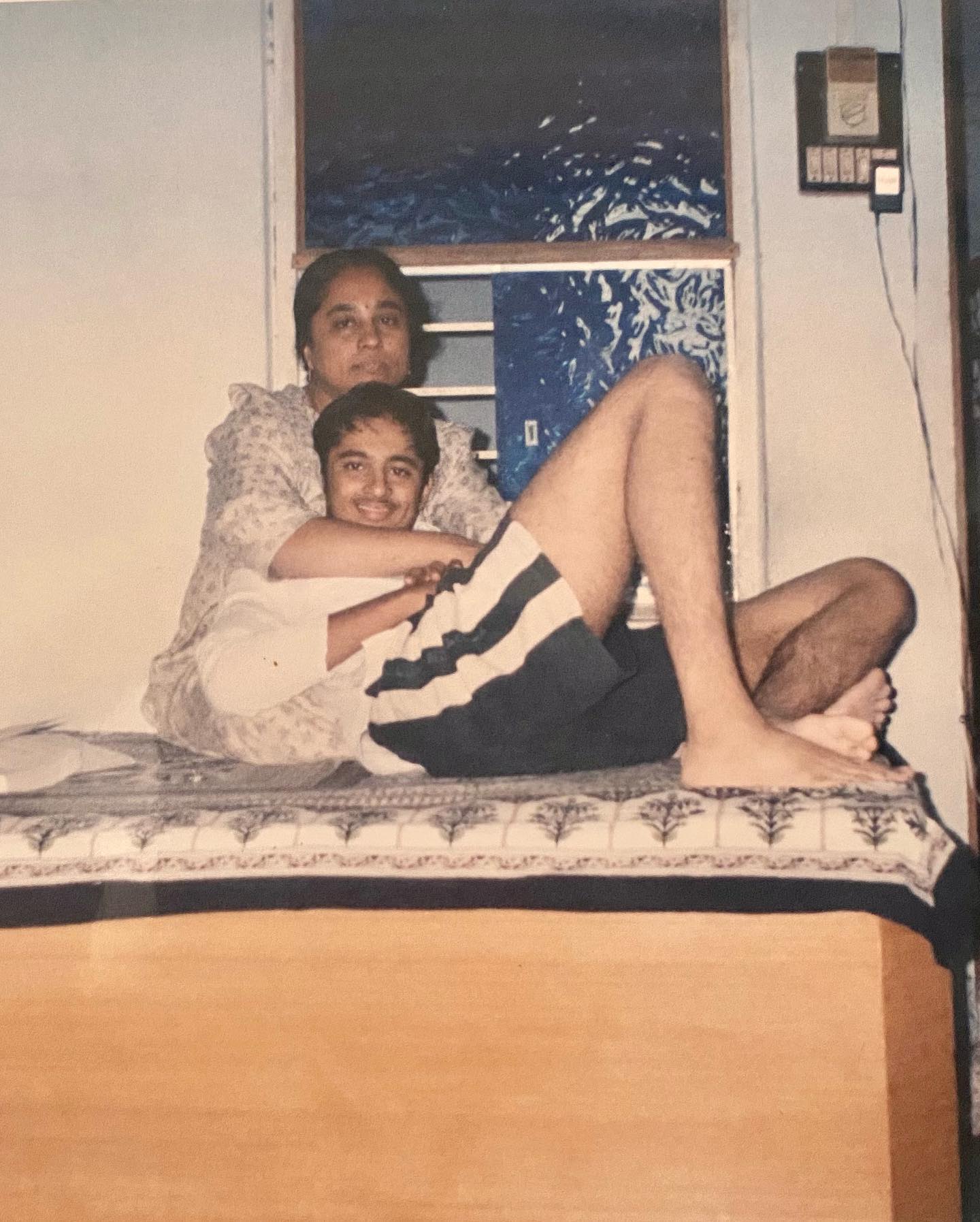 South Indian Actor Unni Mukundan (Unnikrishnan Mukundan Nair) Childhood Pic with his Mother Roji Mukundan Nair | South Indian Actor Unni Mukundan (Unnikrishnan Mukundan Nair) Childhood Photos | Real-Life Photos