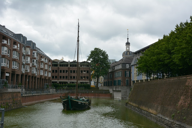 Rhein Promenade Dusseldorf