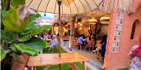 cafe outdoor surabaya selatan