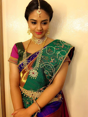 Television actress sreemukhi in saree latest hd photos