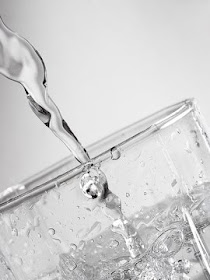 Quantos copos de água devemos tomar por dia?