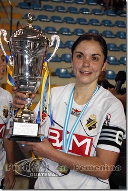 capitana con la copa