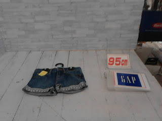 中古品　子供服　９５㎝　GAP　デニムショートパンツ　２９８円