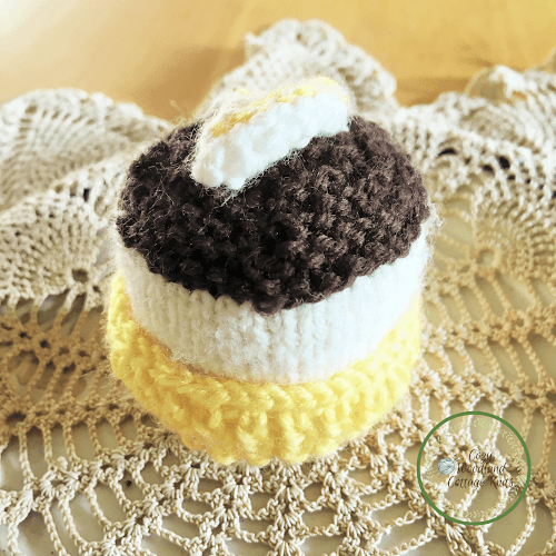 Picture of a knitted lemon slice cupcake