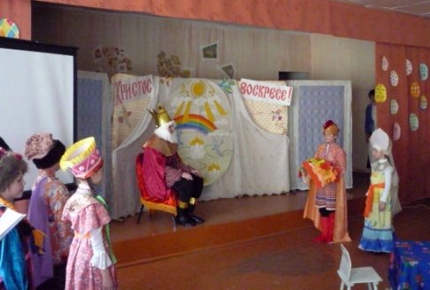 Участники спектакля «Мудрый царь». Пасха, 2011 год.