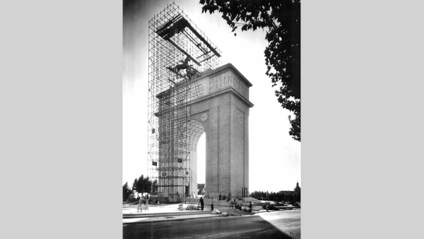 Denuncian ante la Fiscalía a la Universidad Complutense por mantener el Arco de la Victoria, un monumento fascista 