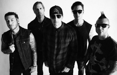 "Lirik Lagu Avenged Sevenfold - Carry On"