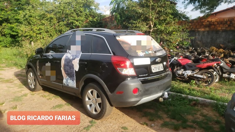 POÇÃO DE PEDRAS | Polícia Militar apreende carro com registro de roubo