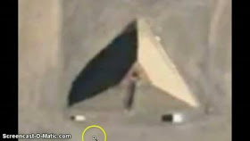 Google Earth hanno rivelato una piramide che spunta da terra nell'Area 51, 