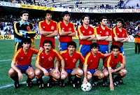 Selección de ESPAÑA - Temporada 1981-82 - Arconada, Alexanco, Tendillo, Perico Alonso, Gordillo, Camacho; Uralde, Satrústegui, Zamora, López Ufarte y Ricardo Gallego - ESPAÑA 2 (Tendillo y Alexanco), SUIZA 0 - 28/04/1982 - Partido amistoso - Valencia, estadio Luis Casanova - Alineación: Arconada; Camacho, Alexanco, Tendillo, Gordillo; Ricardo Gallego (Tente Sánchez, 46'), Perico Alonso, Zamora (Urquiaga, 46'); Uralde, Satrústegui y López Ufarte (Saura, 57')