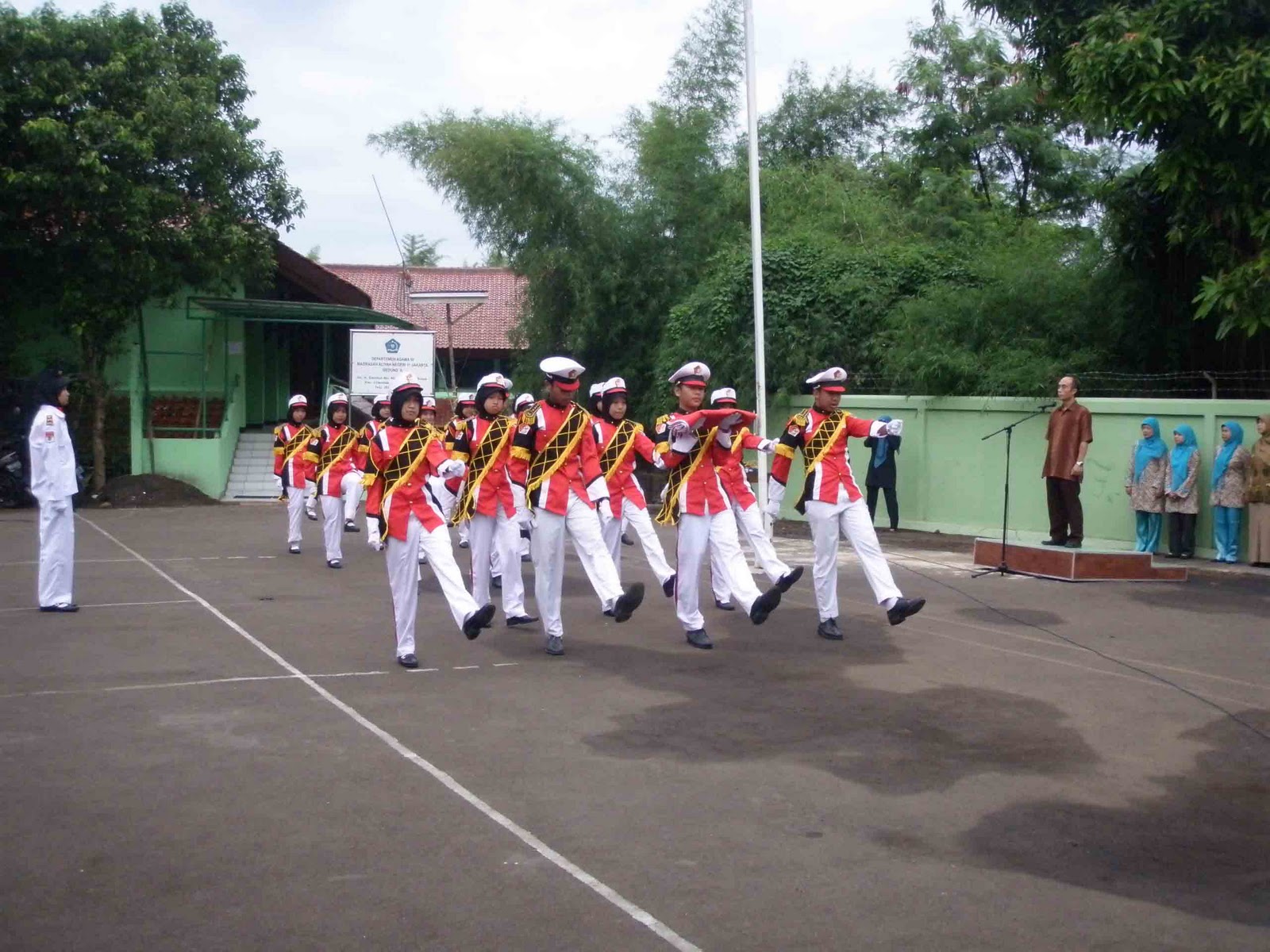 OSIS Madrasah Aliyah Negeri 11 Jakarta: Upacara Bendera 