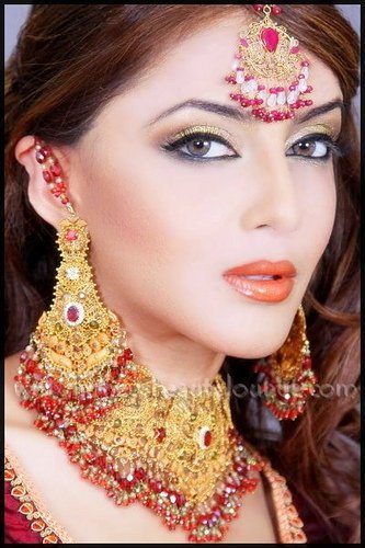 Bridal Makeup Contract. Perfect ridal makeup not only