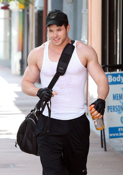 Kellan Lutz photos